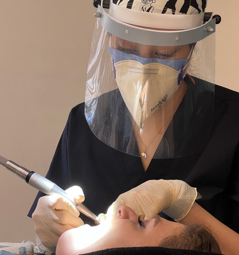 بهترین متخصص لمینت دندان در تهران